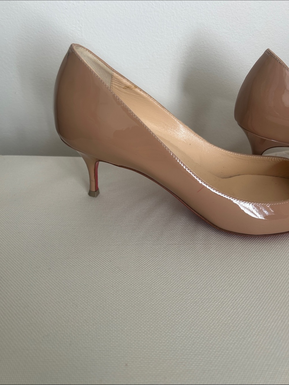 Christian Louboutin So Kate Nude Patent Pointed-Toe Pumps - Picture 3 of 7